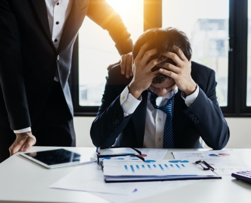 what makes a bad sales person